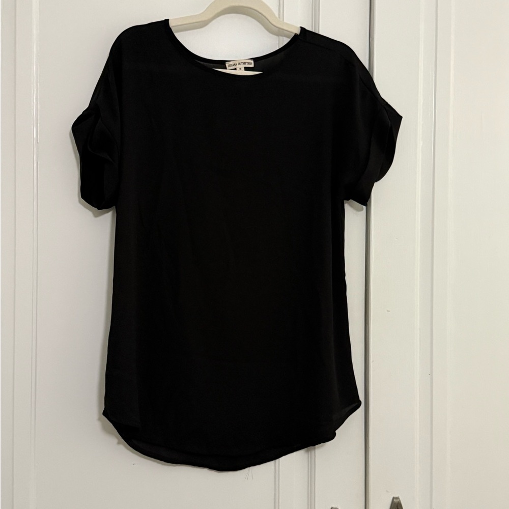 Zenana Outfitters Classic Black Short Sleeve Top